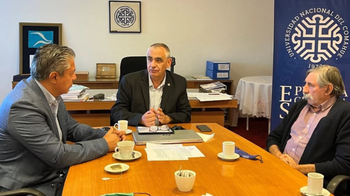 Rolando Figueroa pide mayor presupuesto para la UNCo