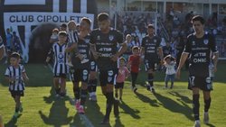 Con uno menos, Cipolletti aguantó y se llevó un empate