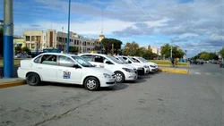 Asaltaron a un taxista y le llevaron hasta la rueda de auxilio