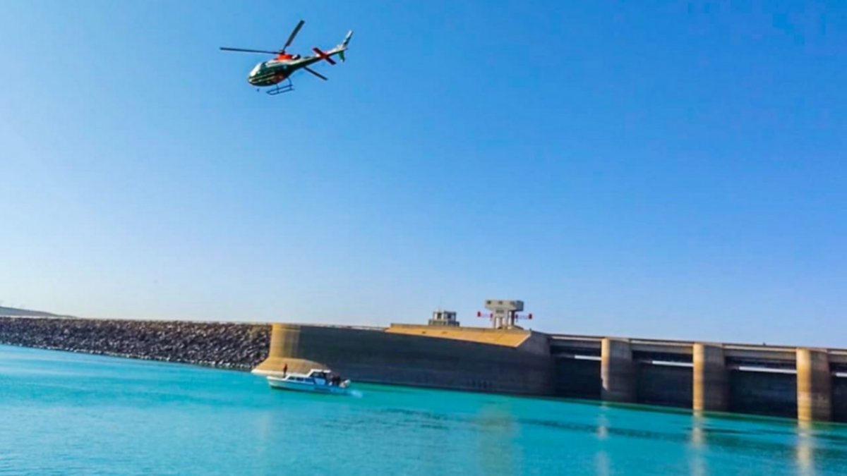 Por qué un helicóptero sobrevoló represas sobre el río Limay