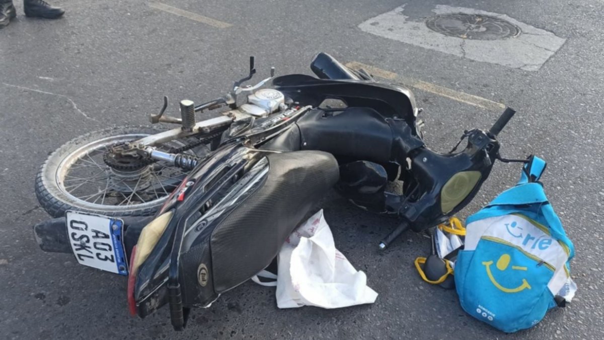 Otro accidente entre una moto y un auto en Neuquén