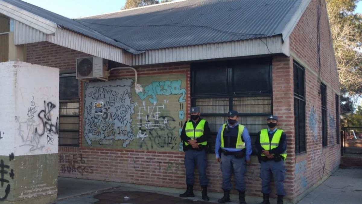 “Vamos a re cagar a tiros a todos": EPET 5 continúa sin clases