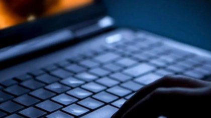 Mandó una foto de su cuerpo desnudo y fue multado con $2.500