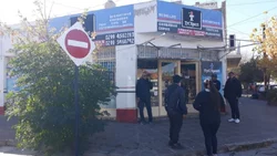 Violento robo, huida y choque en el bajo neuquino