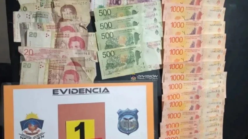 Le abrieron el auto y con su teléfono sacaron un préstamo