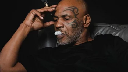 Tyson apareció fumando porro luego de las piñas en el avión