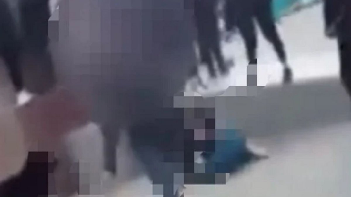 Brutal golpiza a una nena de 12 años en una plaza