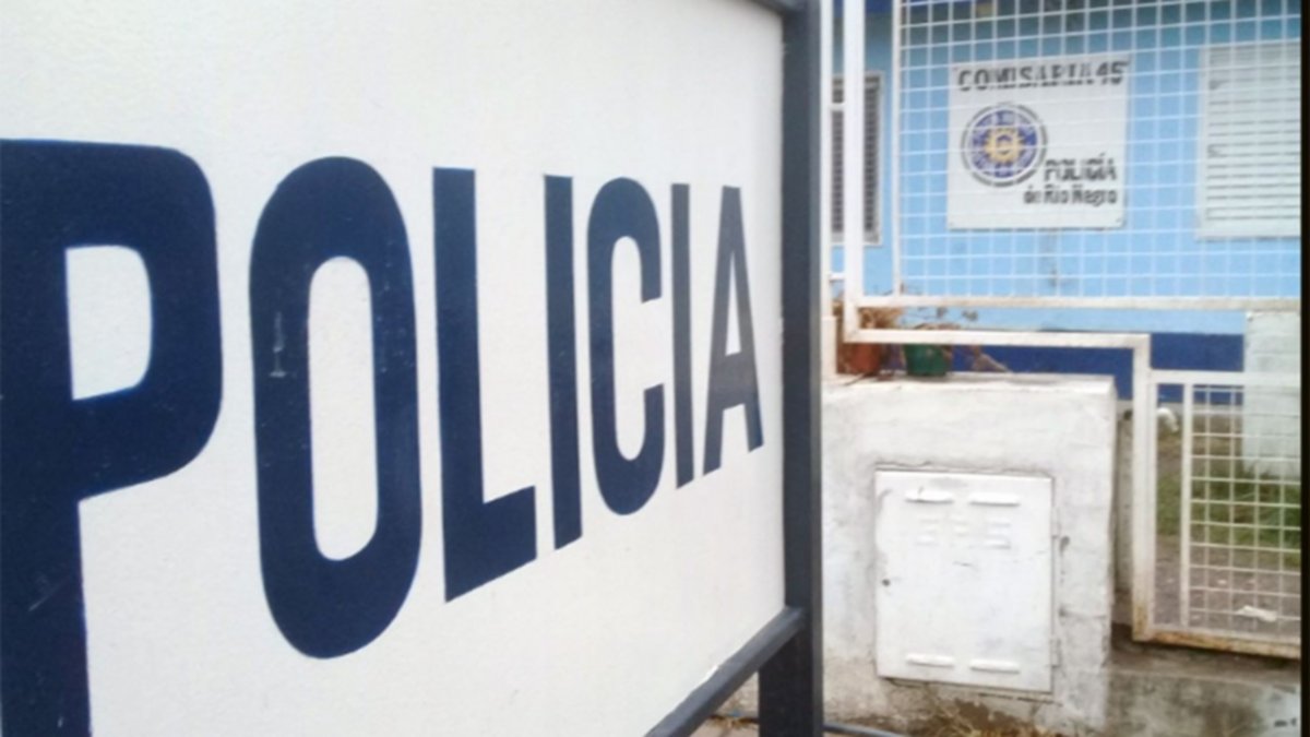 Violaron a un preso con una cachiporra y ahora los juzgan