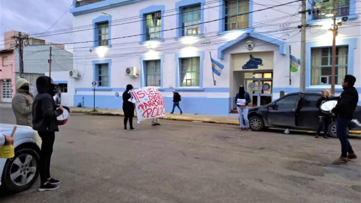 Policías activos piden $120 mil de salario inicial