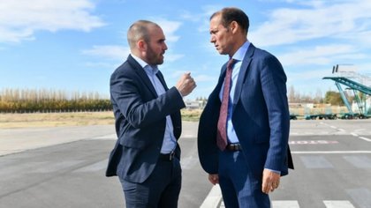 Guzmán llegó a Neuquén y lo recibió Gutiérrez