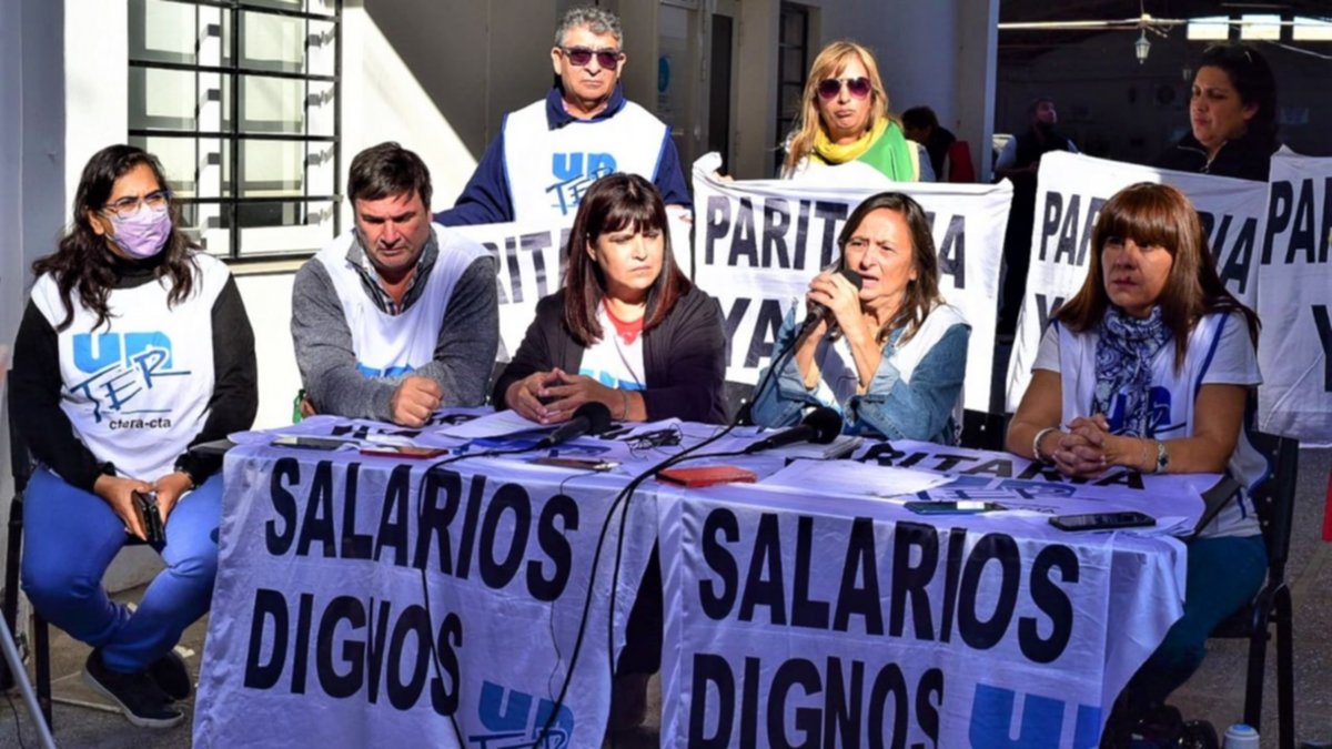 UnTER desafió al gobierno y convocó a un paro de 48 horas