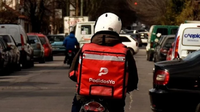 Denuncia a un repartidor: “Me metió la mano en la cola”