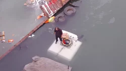 Milagro: cayó con su camión al río y terminó en el techo