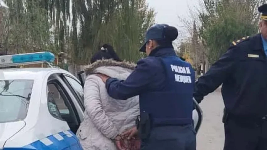 Dos "mecheras" neuquinas, de las "mechas" al patrullero