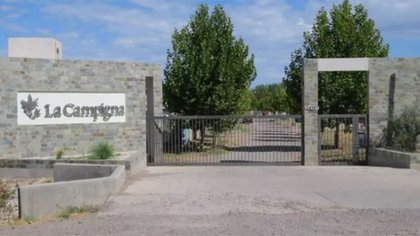 Robaron, huyeron y volcaron: uno murió y el otro escapó