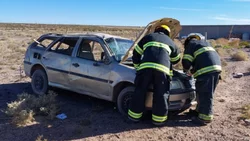Volcó con el auto y se negó al test de alcoholemia
