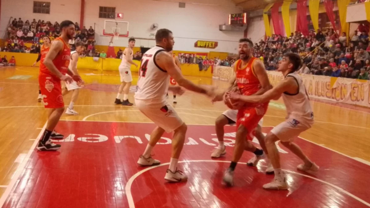 Traspié para Español y Roca en el inicio de los Playoffs