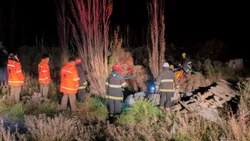 Ruta 22: cayó al desagüe y lo rescataron los bomberos