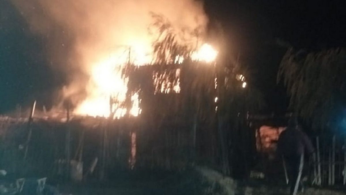Tremendo incendio dejó a una familia neuquina con lo puesto
