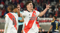 Con una noche soberbia de Alvarez, River goleó y clasificó