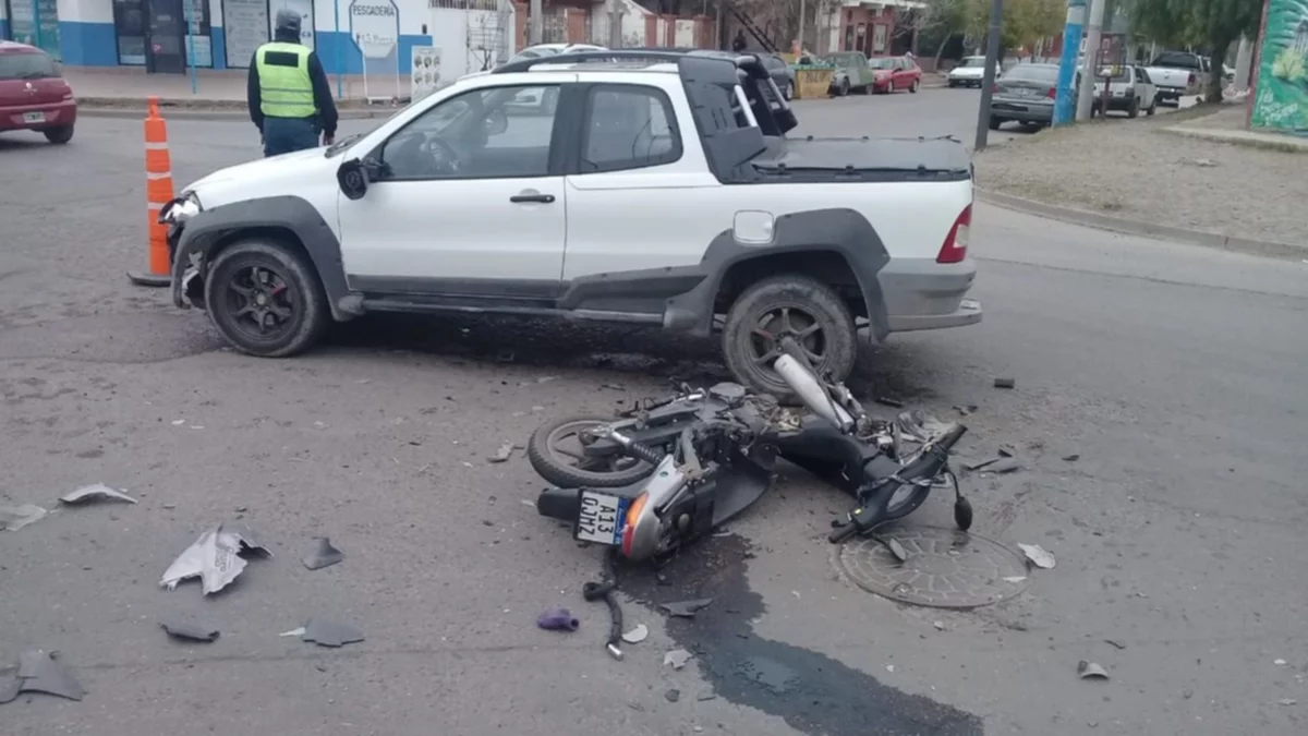 Motociclista debió ser trasladado tras fuerte choque
