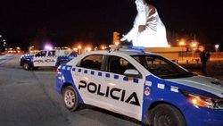 Le pegaron un tiro en la espalda... ¡Se avivó en su casa!