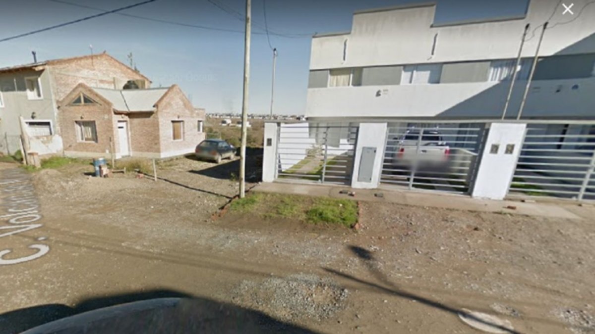 Encapuchados, barretearon la puerta y robaron en 5 minutos