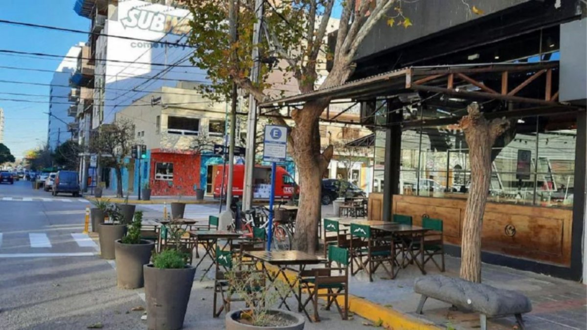 Neuquén: salió de un bar, un hombre la siguió y la violó en un descampado