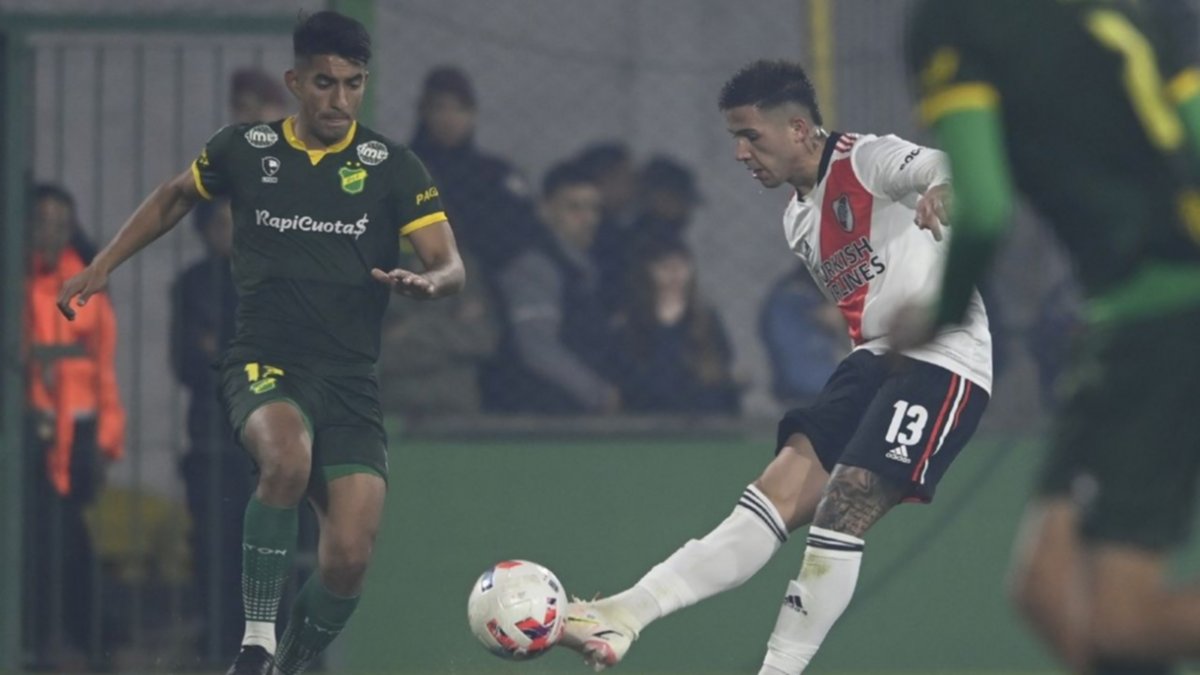 River y Defensa no rompieron el cero