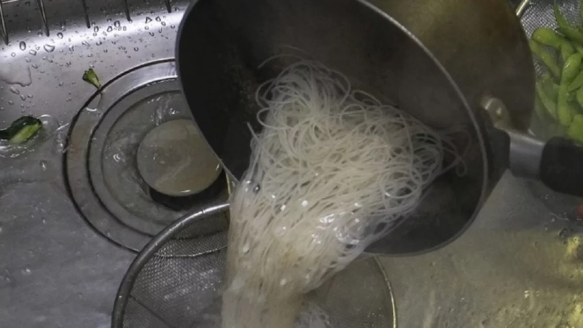 Se divorció de su mujer porque solo cocinaba fideos