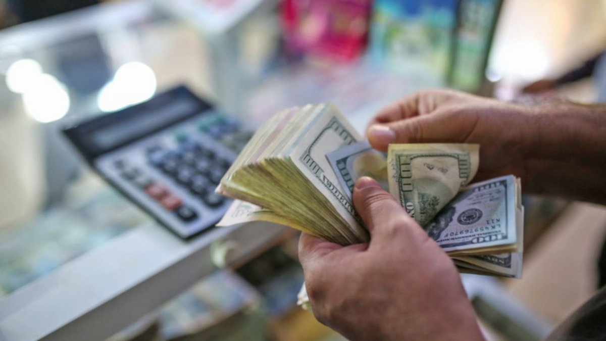 ¿Qué pasa con el dólar que subió 8 pesos en un día?