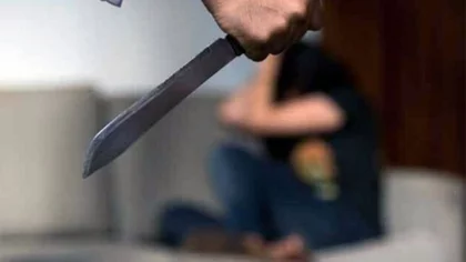 La amenazó, violó la prohibición de acercarse y le pegó