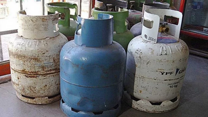 Alerta en el suministro de garrafas por la escasez de gasoil