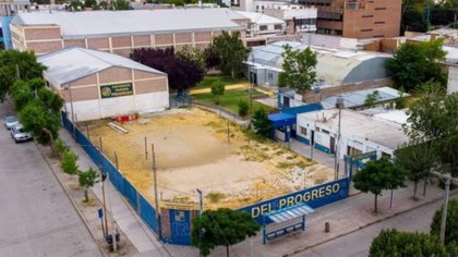 Viajó de Plottier a un torneo de natación y murió de un paro