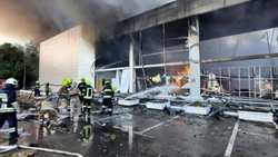 Rusia bombardeó un centro comercial en Ucrania