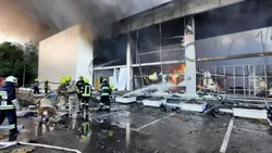 Rusia bombardeó un centro comercial en Ucrania