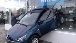 Sacá el auto de la concesionaria… ¡pero no por ahí!