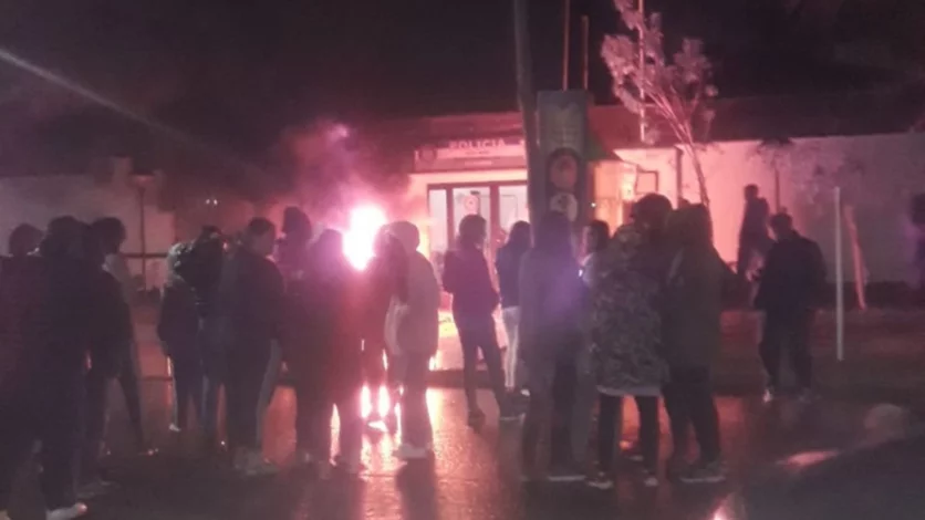 Villa Manzano: los vecinos no quieren al femicida de Patricia en la Comisaría