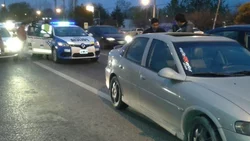 Un joven resultó herido en un choque entre un vehículo y una moto