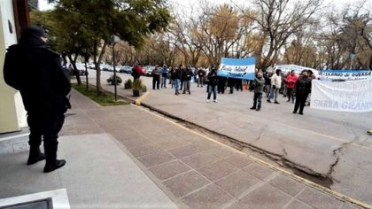 “Cobramos menos que un plan social”