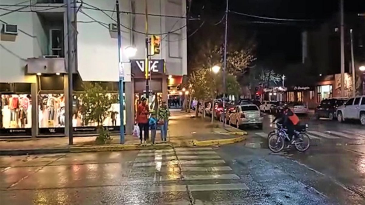 Comerciantes realizaron un apagón y bocinazo