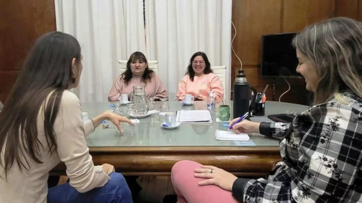 Reflotan el proyecto de los "taxis rosas"