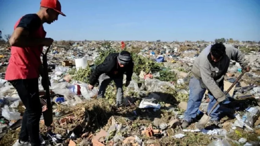 Miedo a saqueos: no en los comercios sino en el basural