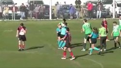 Brutal agresión a una árbitra de fútbol