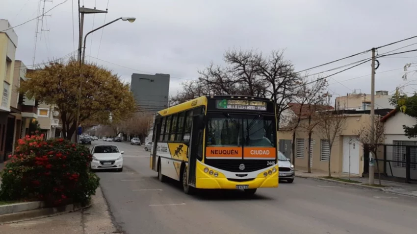 La izquierda insiste con la estatización de los colectivos