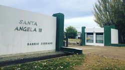 Robo en un barrio privado: cinco delincuentes maniataron a una familia