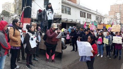 “Hace un mes que estamos sin dormir y con ataques de pánico”