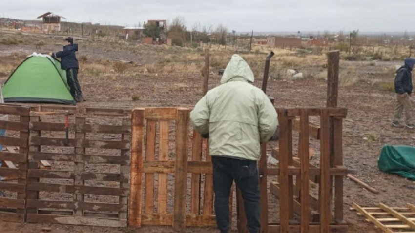 Más de 40 familias tomaron un predio en Centenario