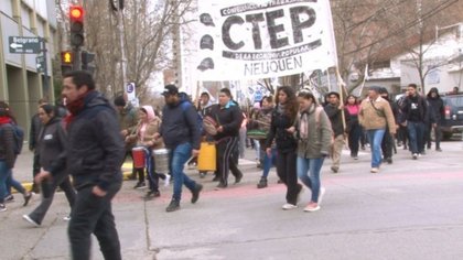 Centro neuquino: organizaciones sociales cortaron el tránsito