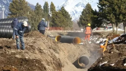 Construían un desagüe y explotó un caño de gas